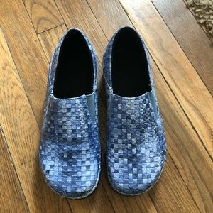 Spring step clogs size 6